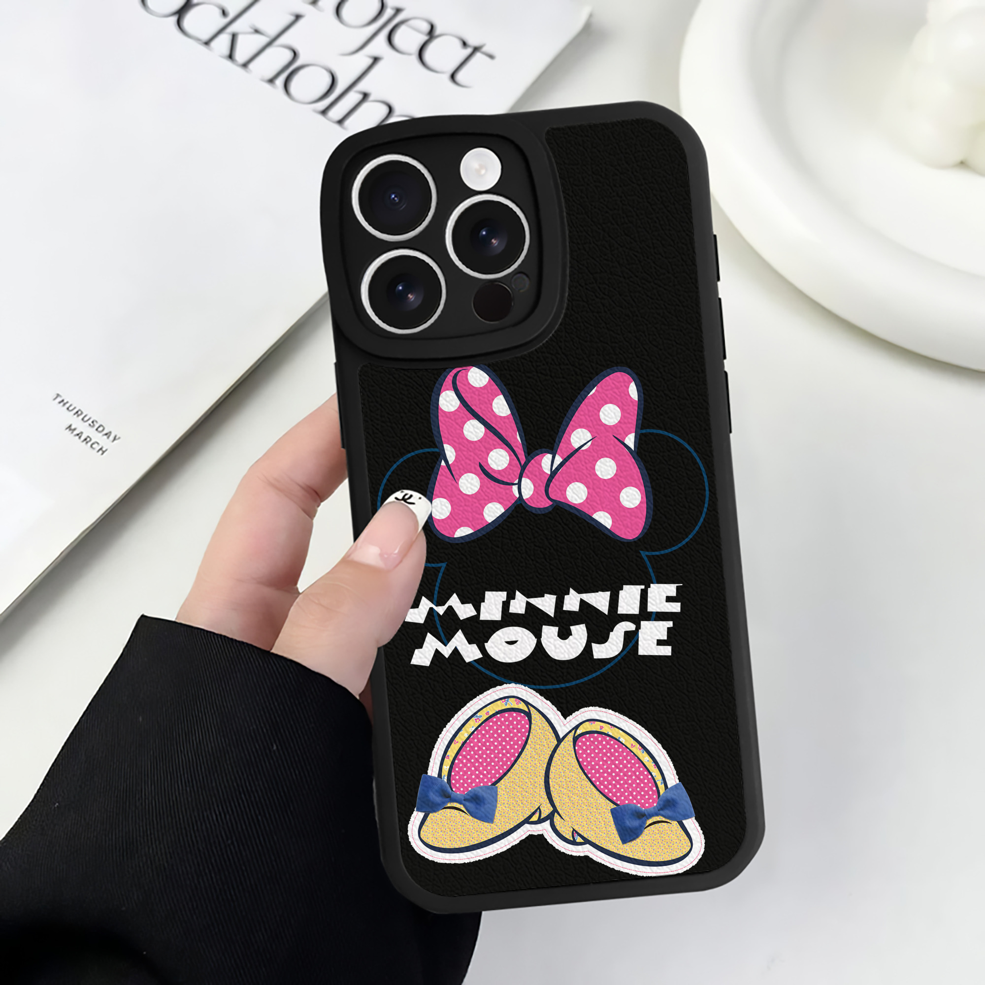 （画像用） ミッキーマウス Mickey Mouse 【iPhone 16シリーズ対応】シリコンスマホケース（レザー調） 材質：シリコン